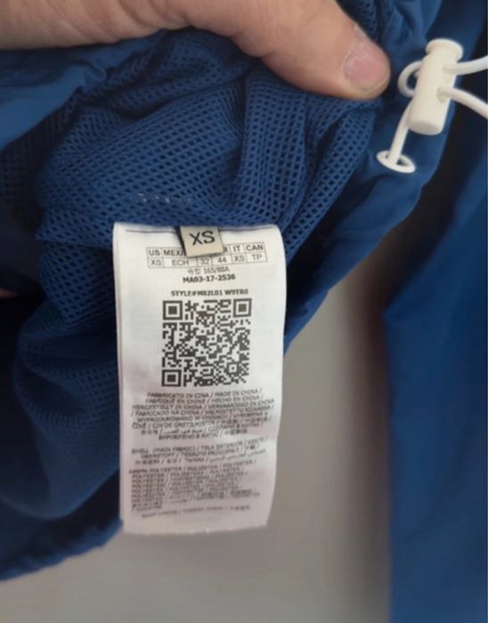 157 Geaca dama Guess