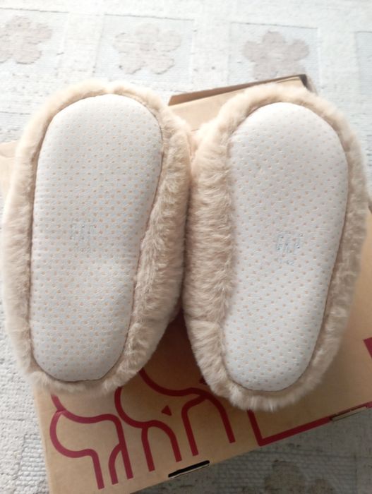 Детски пухкави пантофи Baby Gap