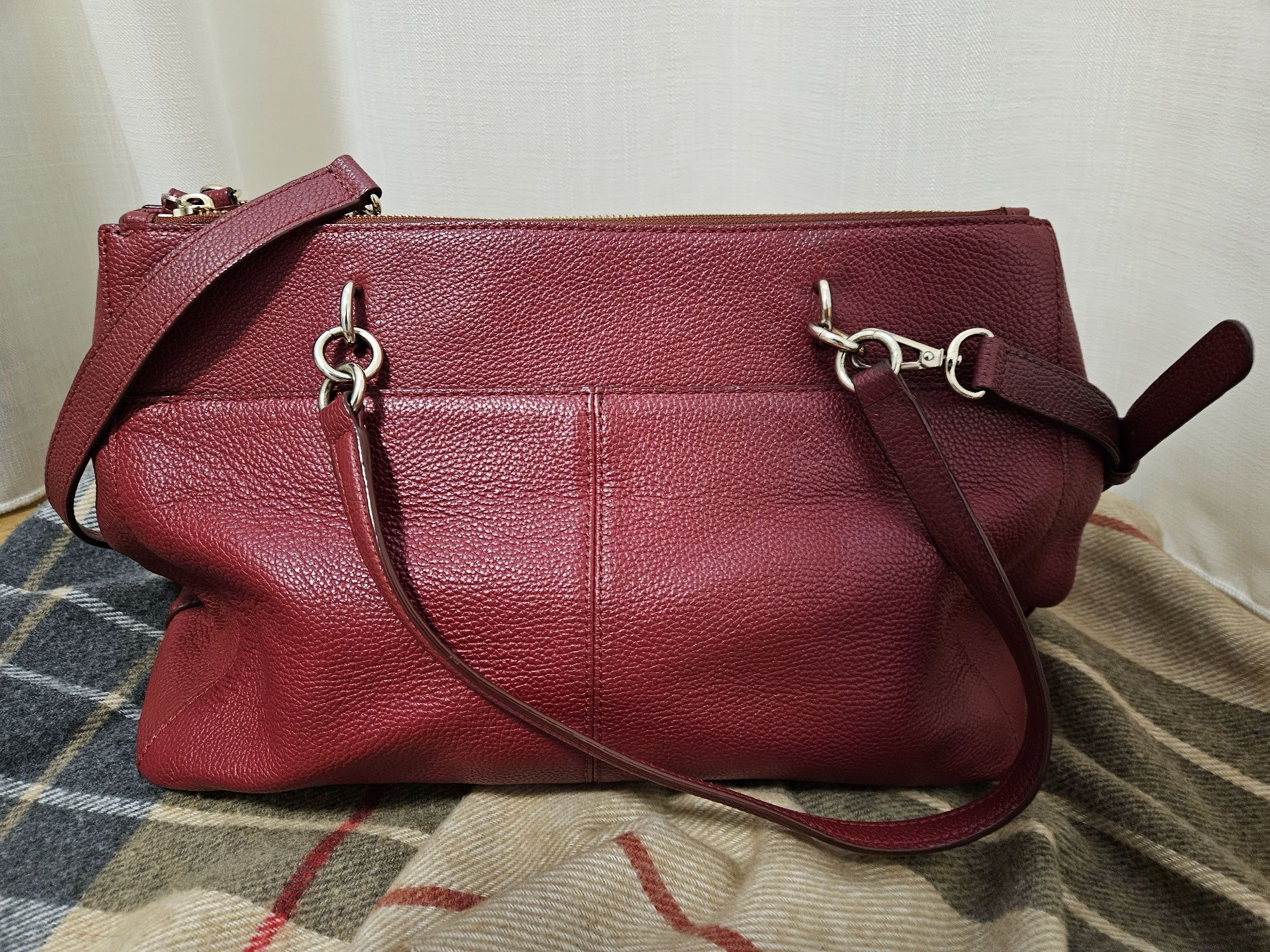 Оригинална чанта DKNY