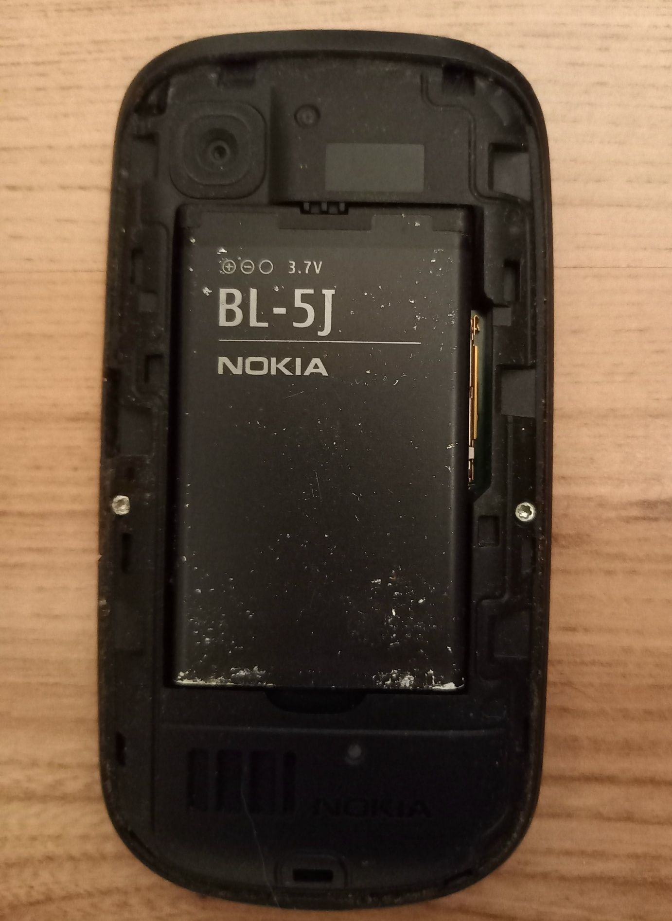 Nokia Asha 201 + зарядно