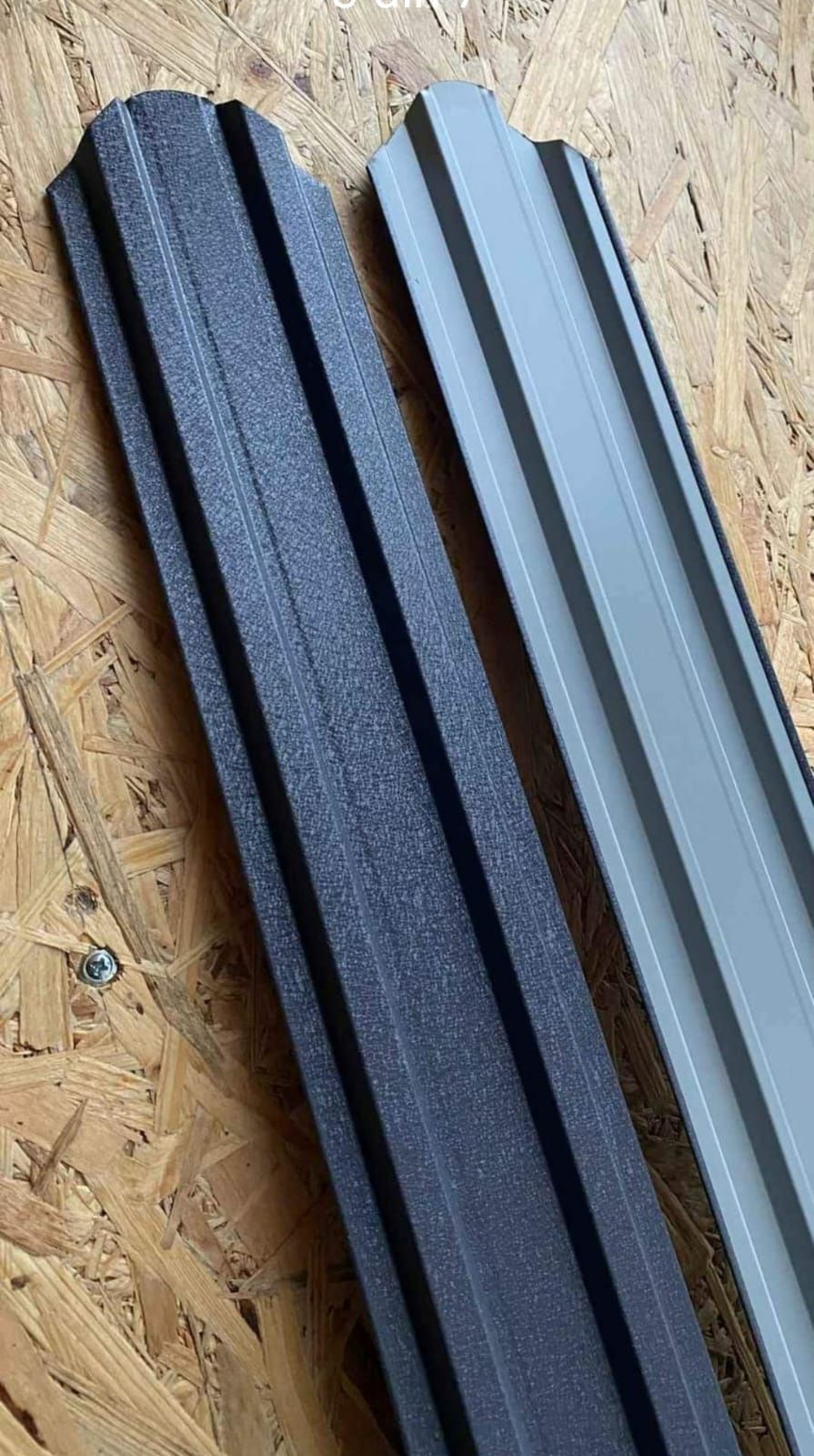 Vând șipcă metalică de gard gri mat,maro mat, și maro lucios 0,45 gr