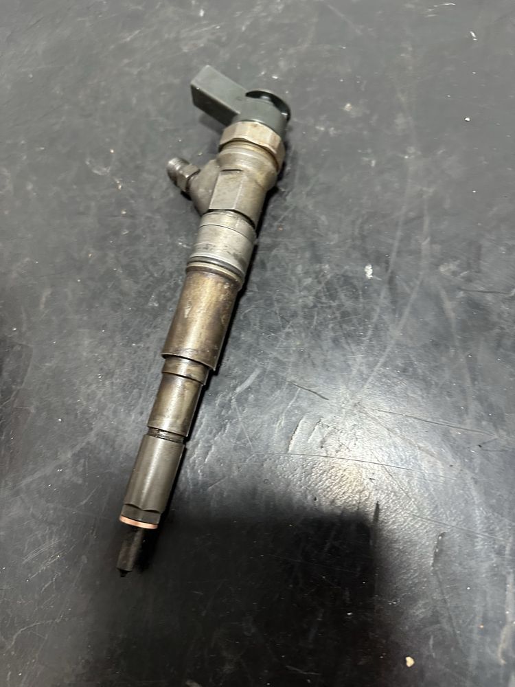 Injector BMW Seria 5 E60 525d 2.5 diesel 177cp 7794652