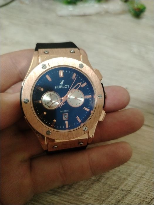 Продам часы HUBLOT за 30.000 ,есть торг