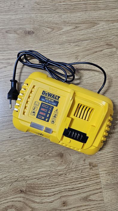 Dewalt Incarcator rapid profesional - 8Ah 18v 54v - XR FlexVolt