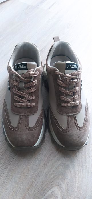 кросы 9000 тенге