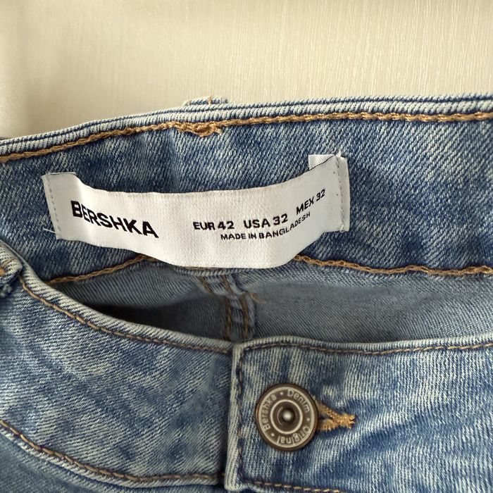 Blugi Bershka marimea 42