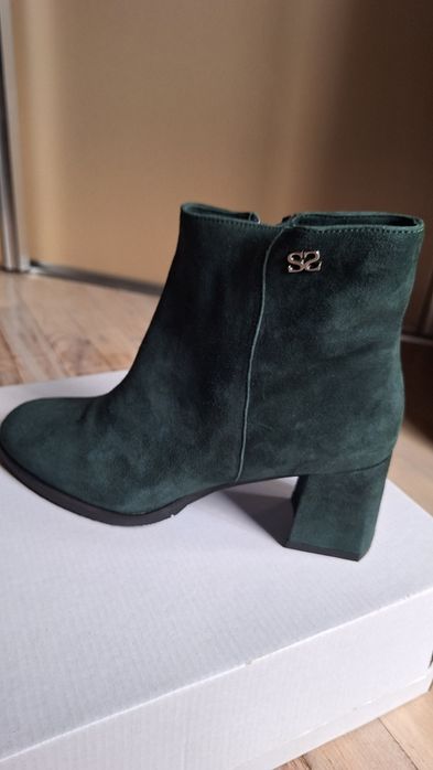 Ботуши и боти естествен велур