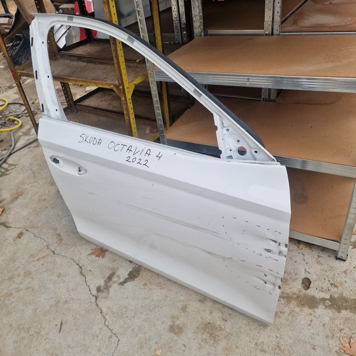 Skoda Octavia 4  2022 предна дясна врата