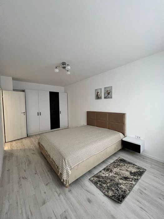 Închiriez apartament cu 2 camere