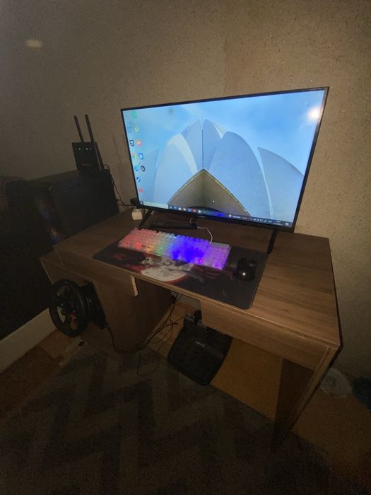 Продавам компютар и волан с педали logitech g29