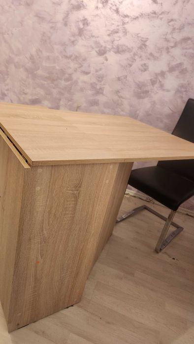 Masă pliantă Mini – practică, compactă, ideală pentru spații mici