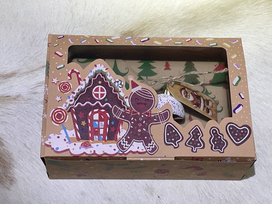 Коледна кутия с книга изненада