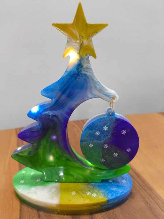 Ръчно изработена светеща елха за декорация и празнично настроение