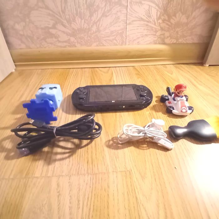 Стара цена 75лв нова цена:39лв + подараците на снимката игрова конзола