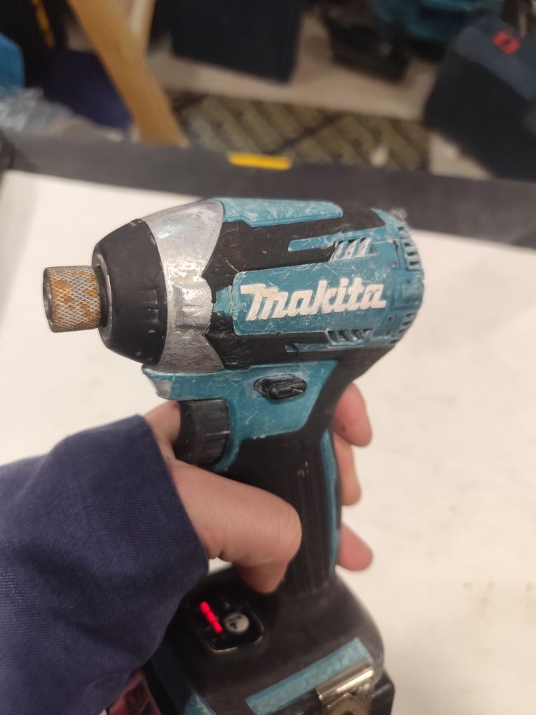 Безчетков акумулаторен импактдрайвър Макита Makita DTD154 + 5 Ah 175nm
