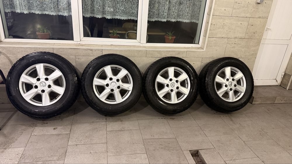 -Toyota Lexus оригинал  диски зимняя резина в хорошем состоянии. 285/6