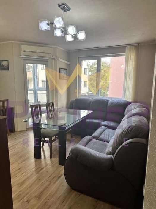 Дава се под наем Тристаен апартамент в Варна, Цветен квартал - 75 кв.м за 612 € - Снимка #1