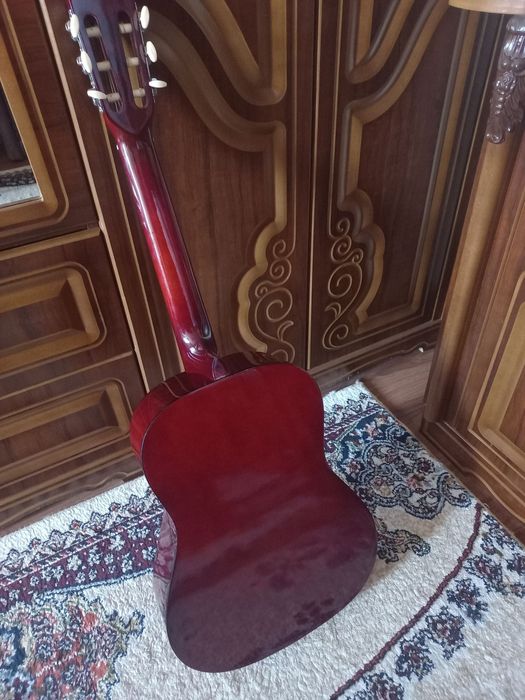 Gitara Klassik sotiladi