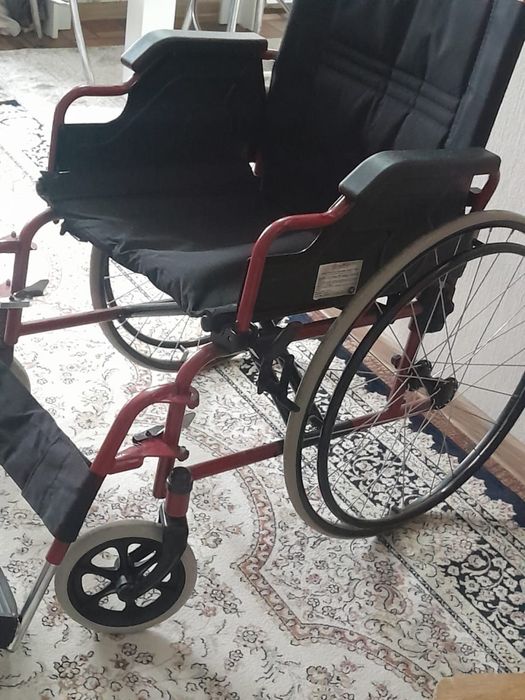 Продам инвалидную коляску