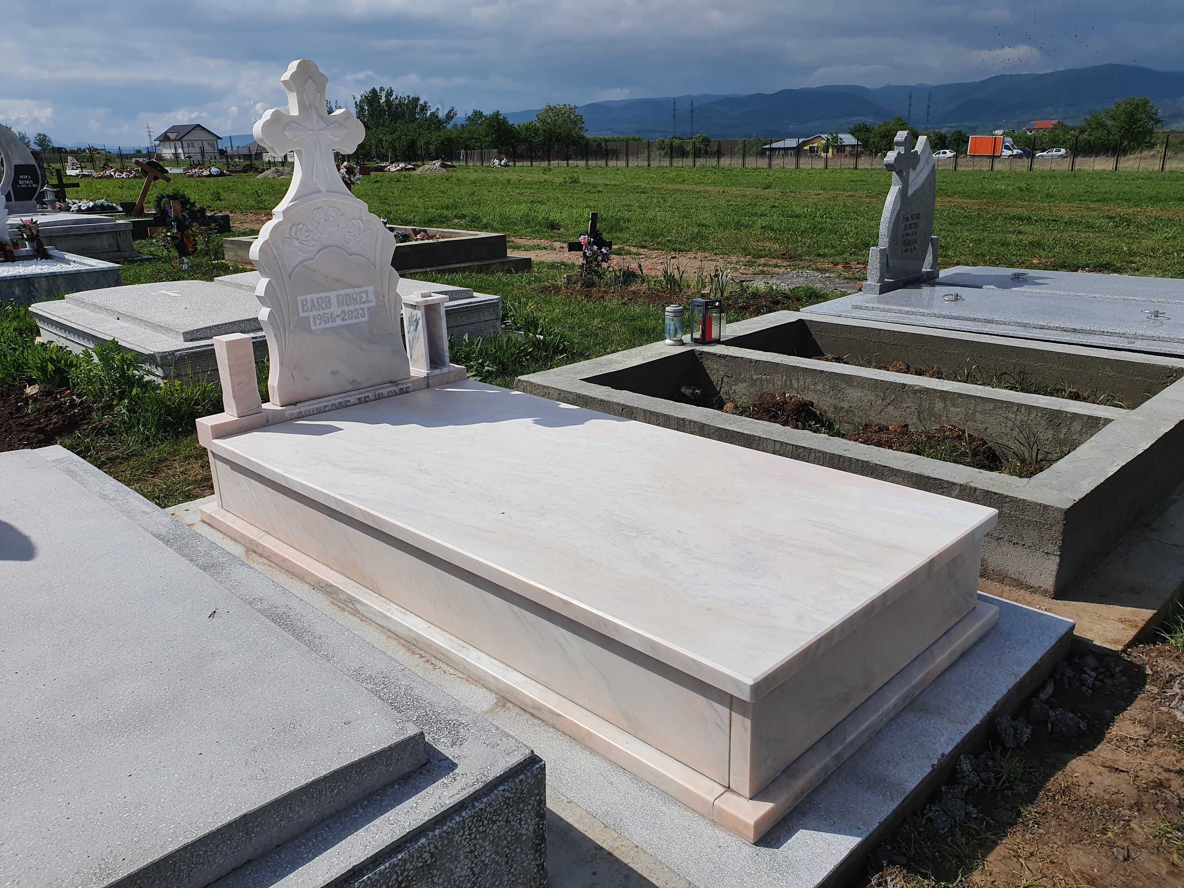Borduri cavouri cruci cripte granit marmura mozaic
