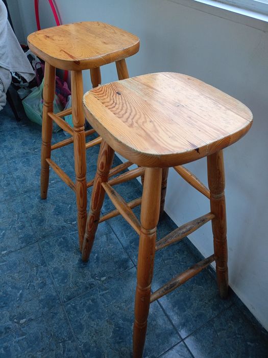 Дървени барстолове