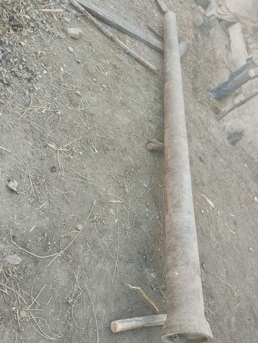 truba chugunni uzunlegi 5.20 m eni 25 sm qalenligi 1.5sm