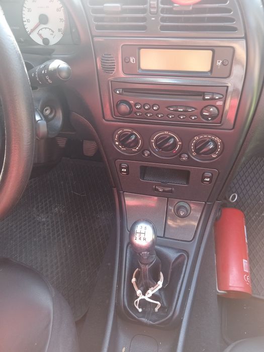 mașină marca CITROEN