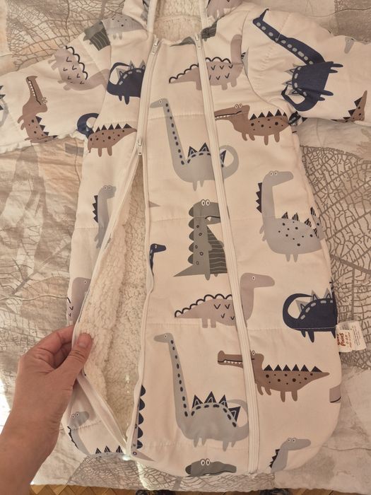 Космонавт за бебе новородено