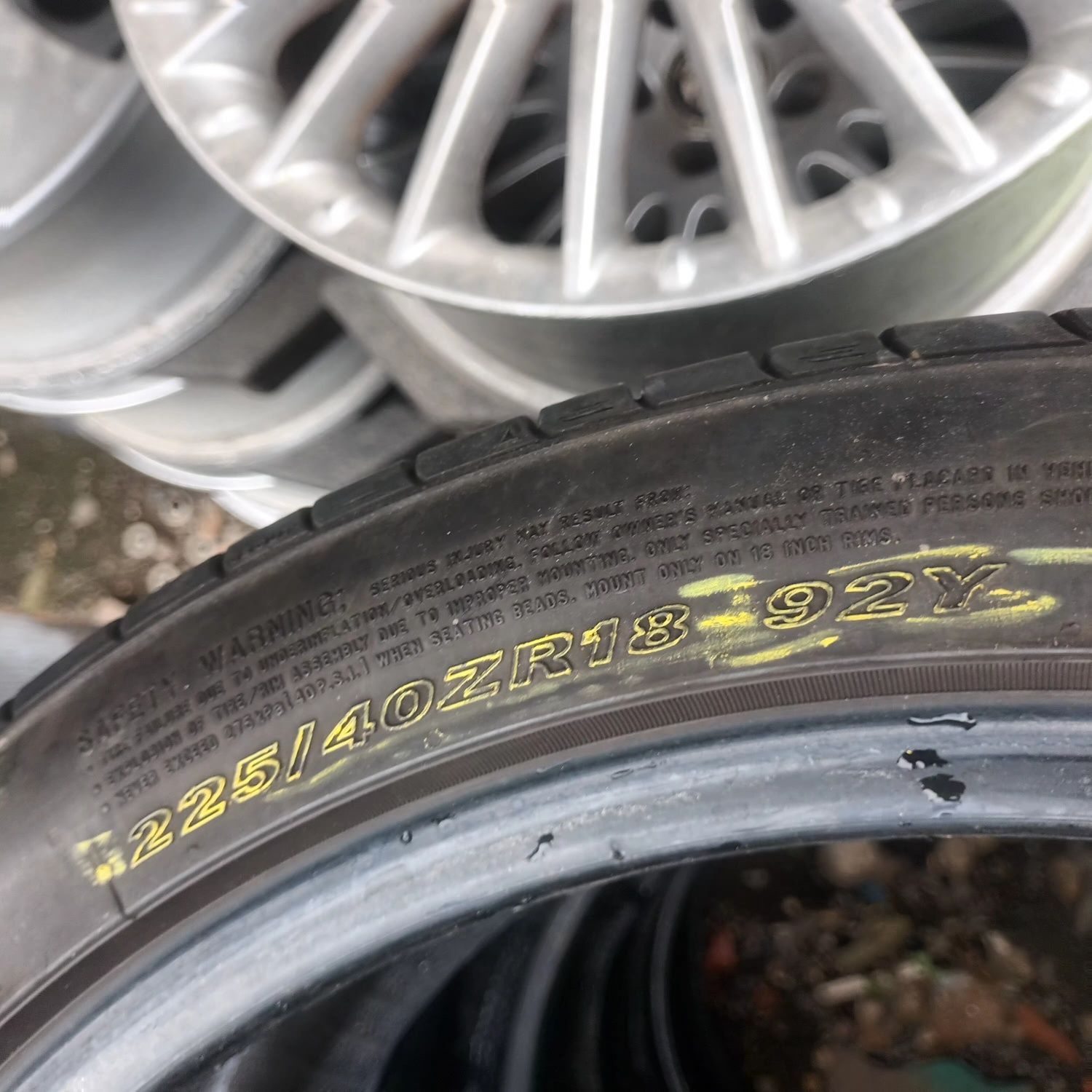Продавам гуми 225 40 18 KUMHO 2бр летни дот 2021г