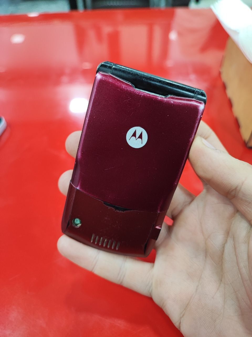 Motorola raza v3i 2005-yildagi matarola rezr