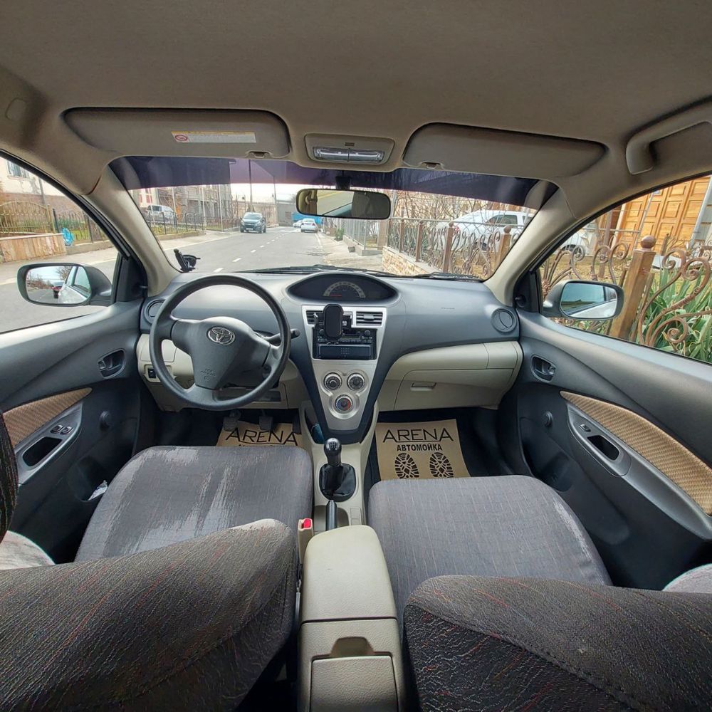 Toyota yaris 2008