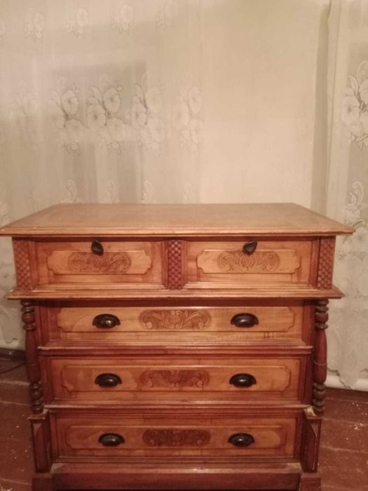 Старинный комод..