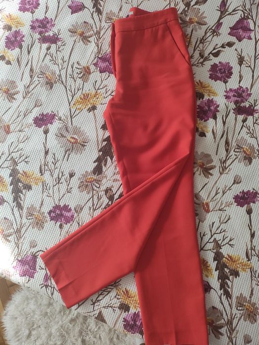 Коралов панталон  HM