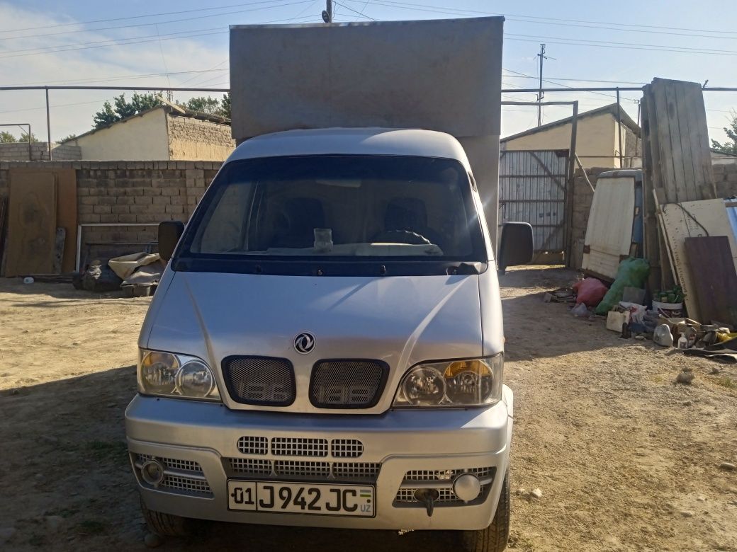 DongFeng yuk mashinasi