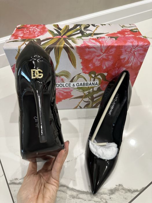 Обувки на ток всякакъв бранд