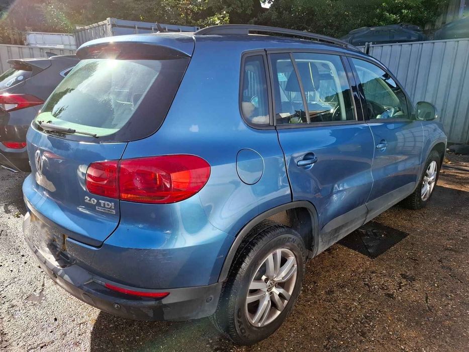 Far Dreapta Volkswagen Tiguan 2014 SUV Albastru