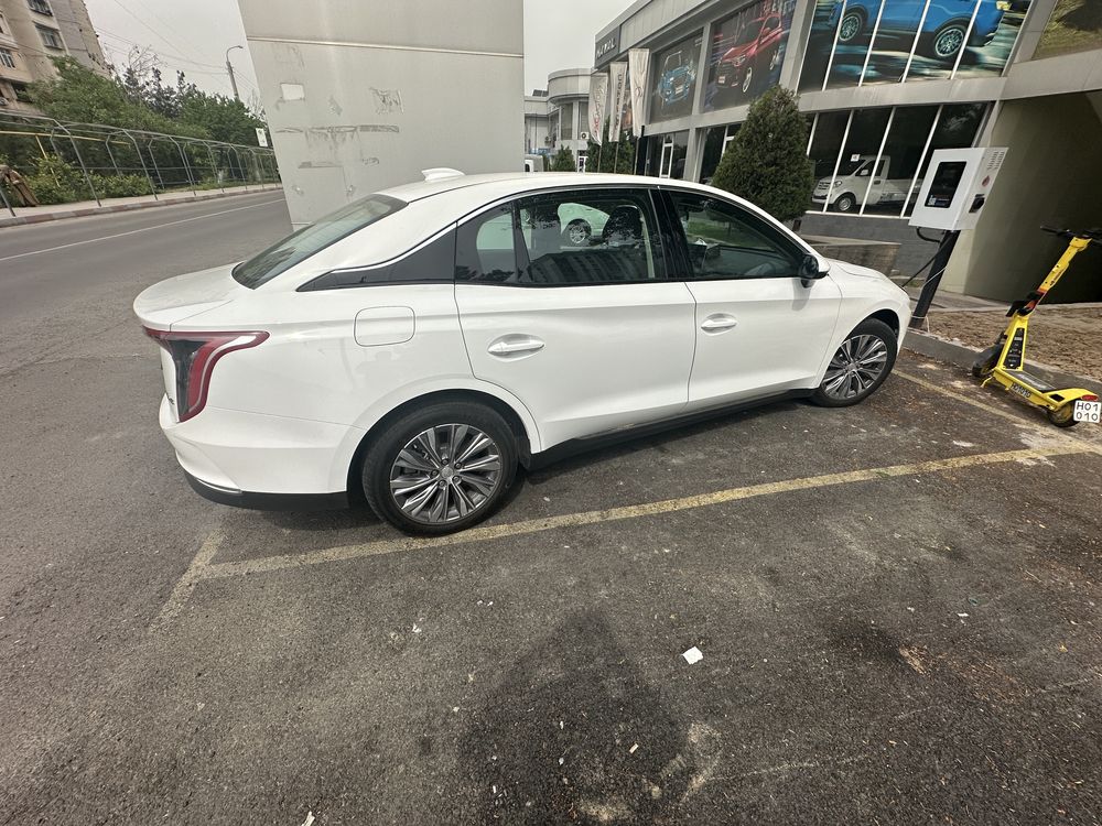 Hongqi eqm5 sotiladi 2024