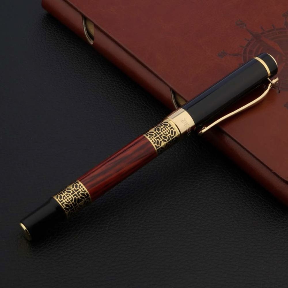 Ручка перьевая из красного дерева с золотистой резьбой