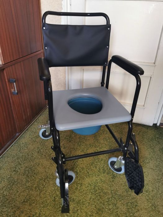 Инвалиден стол/количка