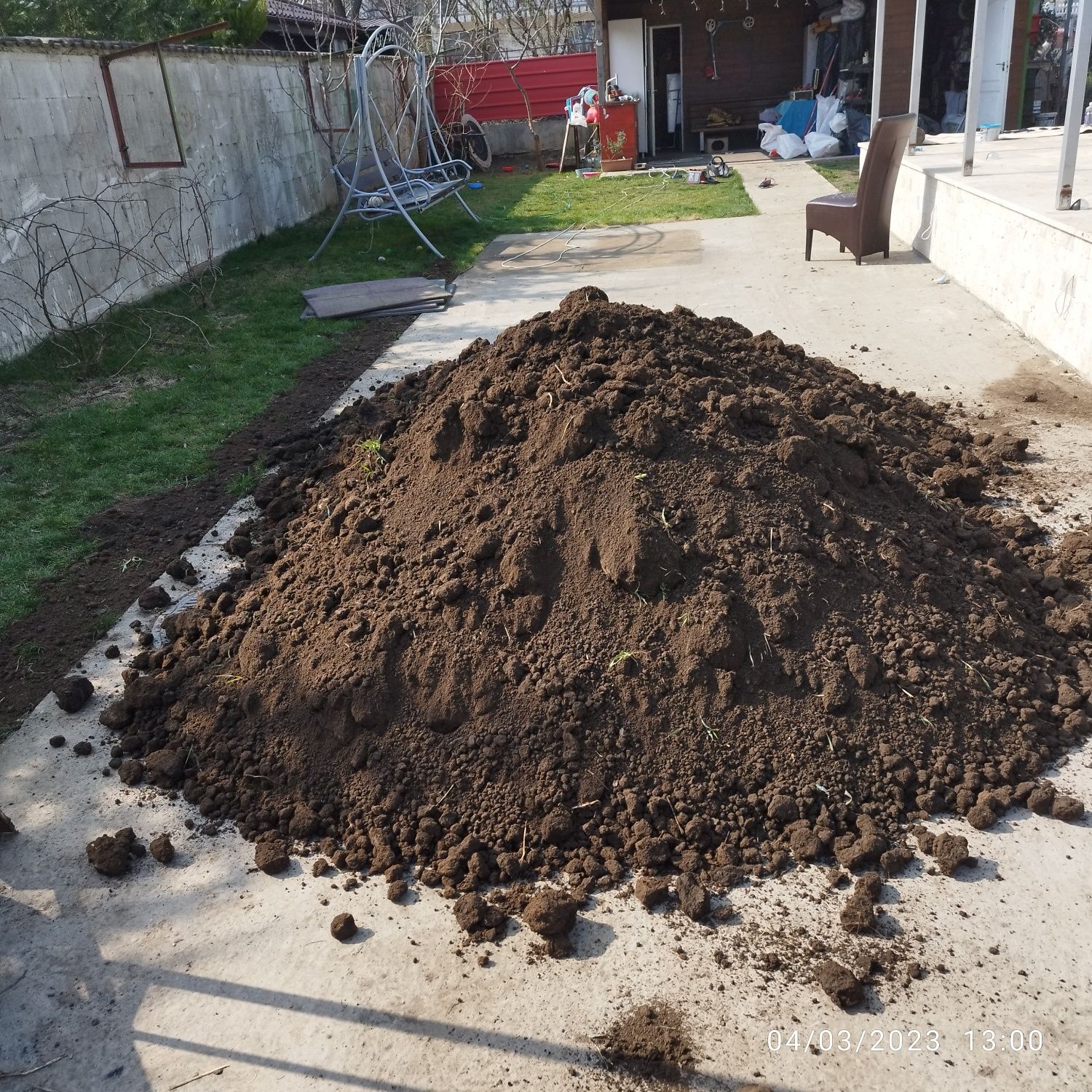 Pamant negru vegetal de gradina pt flori gazon afânat curat