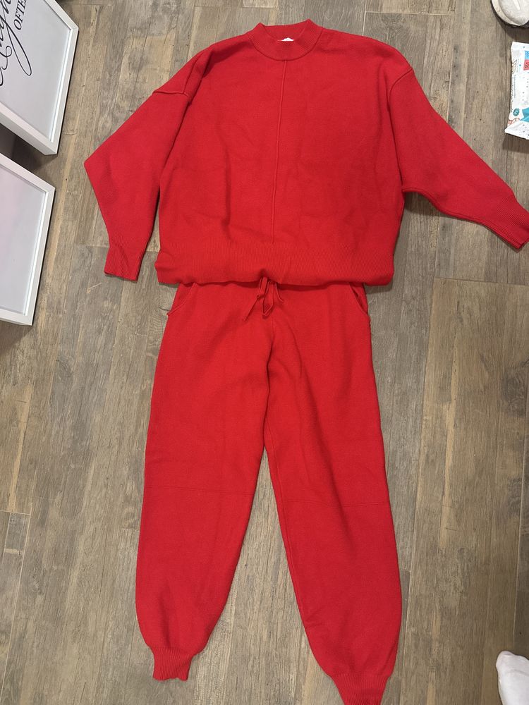 Червен комолект Zara
