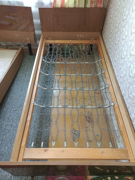Продаются 2 кровати деревянные