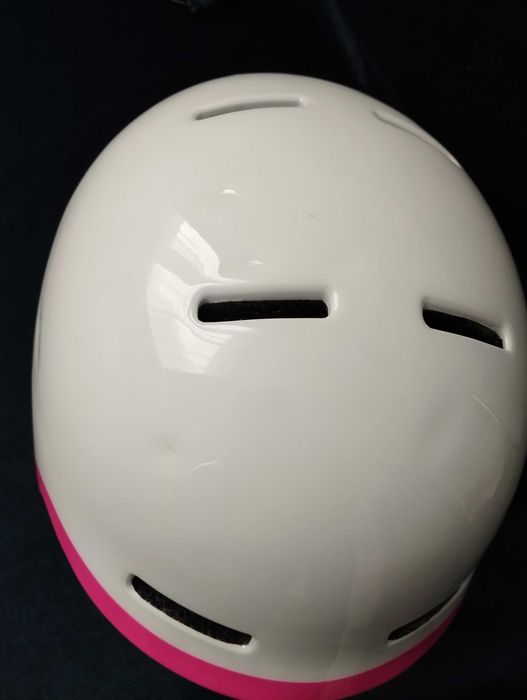 2 бр. каски  за ски и сноуборд - цена от 35 лв до 55 лв.