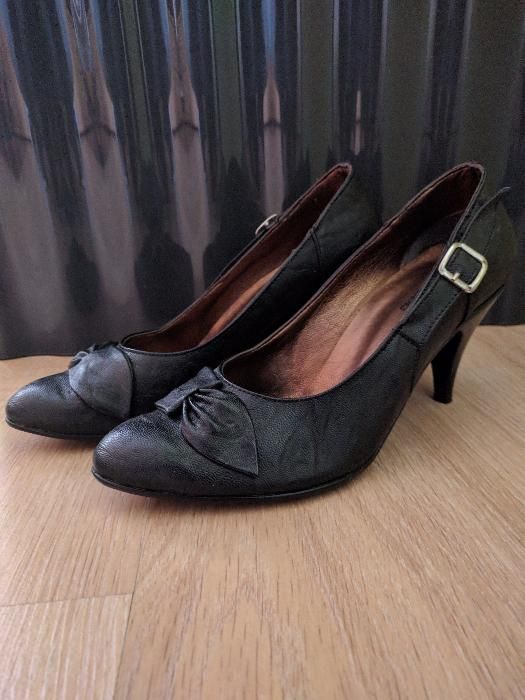 Нови обувки от естествена кожа