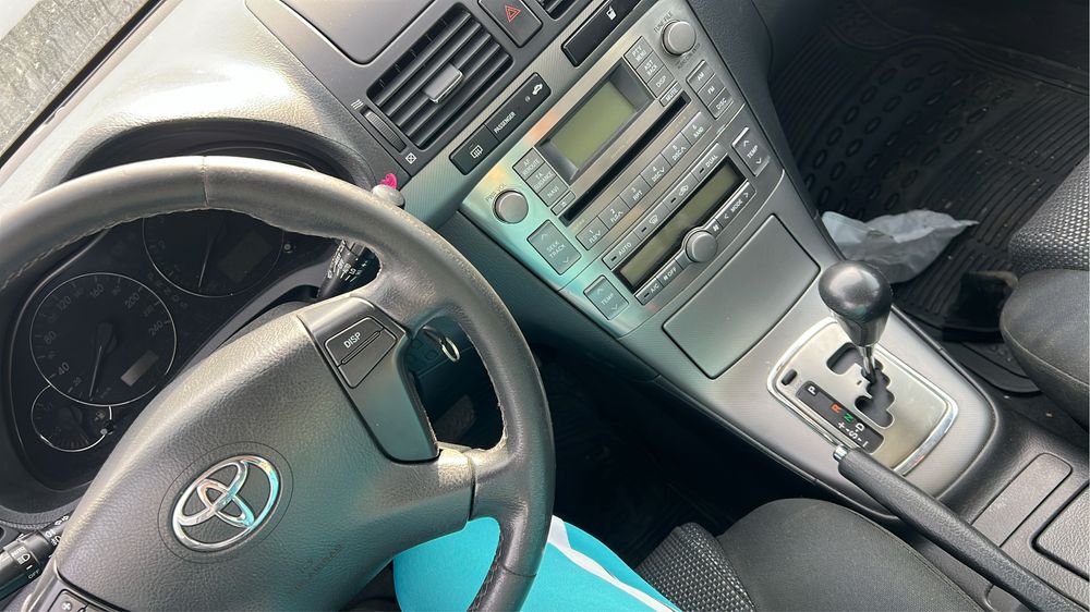 Vand bara fata capota usi haion motor 1.8 benzina toyota avensis