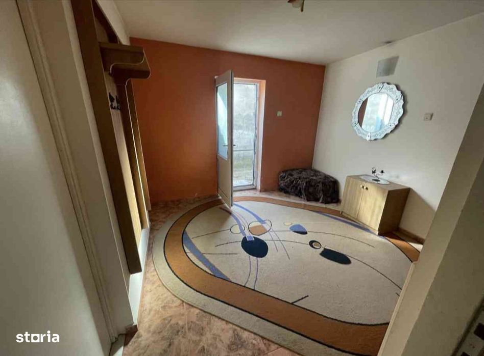 Casă P+1 cu anexe – 3 apartamente, teren 493 mp – zona Școala 1