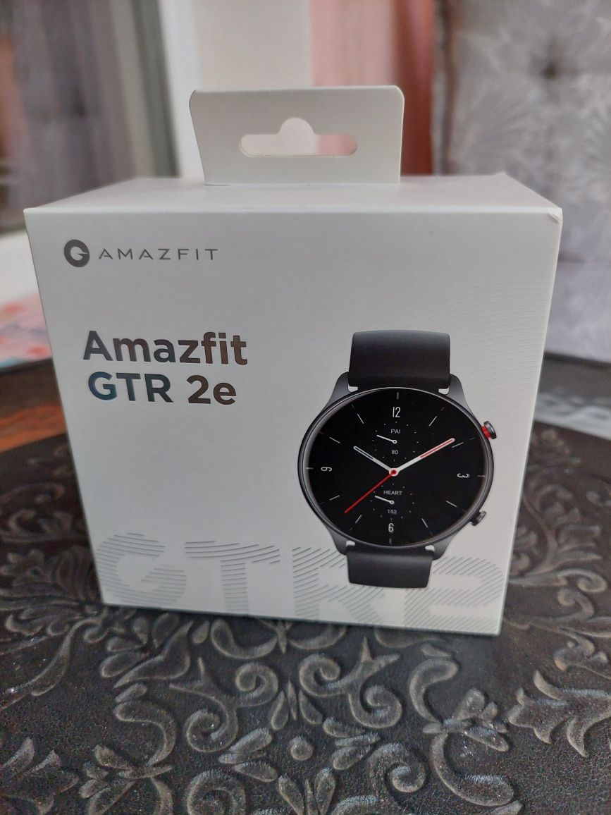 Смарт часовник AMAZFIT GTR 2e