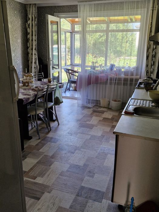 Продаёться двухэтажная квартира в посёлке Новодолинский