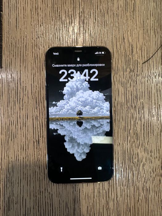 Айфон 12 про золотистого цвета