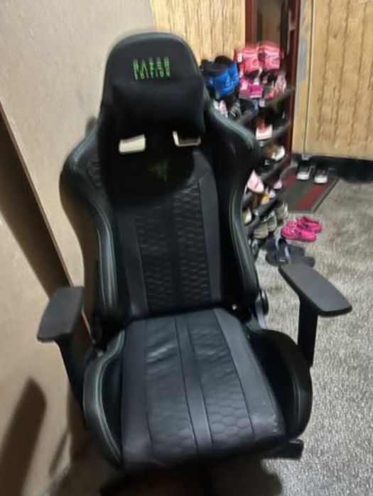 Scaun razer negociabil (predare personala)